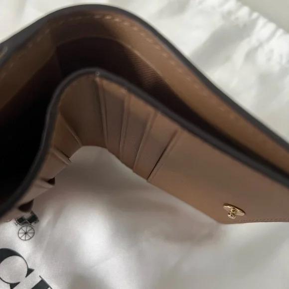 Coach Rowan Satchel Bag
In Blocked Signature Canvas And Matching Wallet - Picture 12 of 12